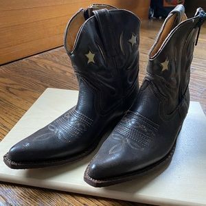 Loblan star boots. Size 6.